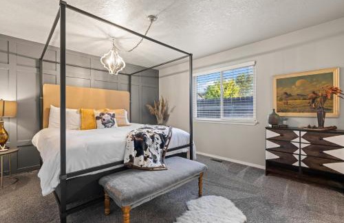 Nampa House | Southwestern Style 4 Bedroom Nampa Home Sleeps 16!