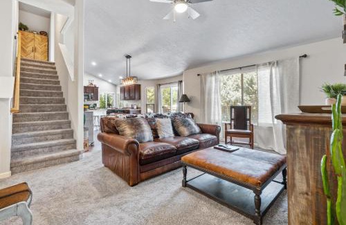 Nampa House | Southwestern Style 4 Bedroom Nampa Home Sleeps 16!