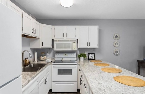 Village of Four Seasons Condo | Southwood Shores 71-1D - Newly Renovated Condo, Perfect for Couples!