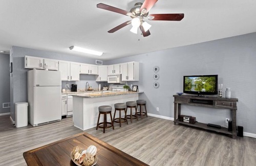 Village of Four Seasons Condo | Southwood Shores 71-1D - Newly Renovated Condo, Perfect for Couples!