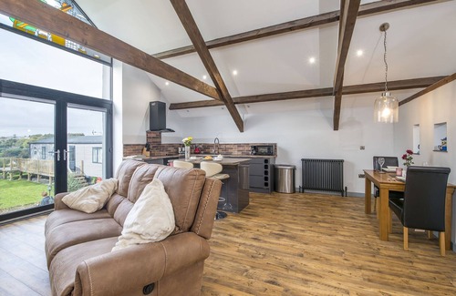 Saundersfoot Apartment | Sovereign Suite, Holiday Apartment Bonville’s Court Country Park, Saundersfoot, Sleeps 2, 1 bedrooms, bathrooms