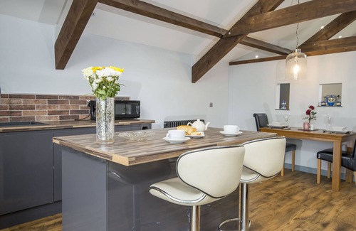 Saundersfoot Apartment | Sovereign Suite, Holiday Apartment Bonville’s Court Country Park, Saundersfoot, Sleeps 2, 1 bedrooms, bathrooms