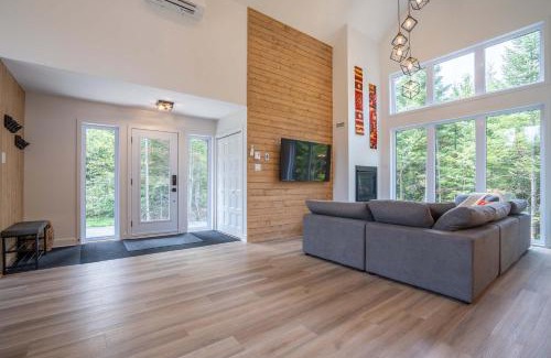 Lac-Swell Ski Chalet | Spa Foosball Pool table Game Room - Le Kouzy