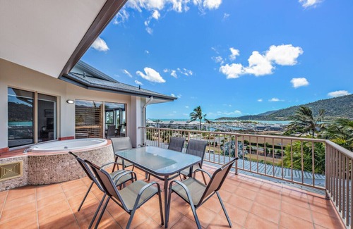 Airlie Beach Apartment | ❤️★Spa Haven ★ 17A ★❤️