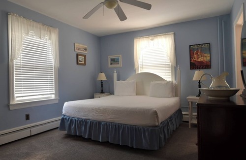 Ventnor City Bed & Breakfast | Spa Inspired King Room 300 feet from the boardwalk and beach with parking and full breakfast