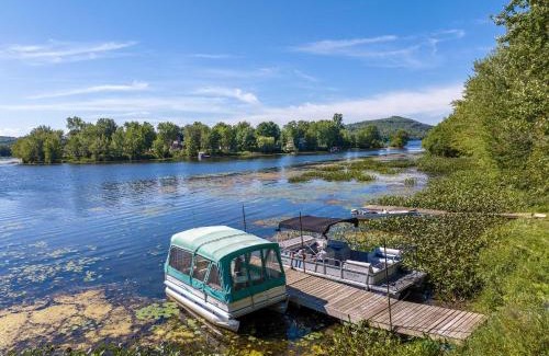 Saint-Remi-de-Tingwick Ski Chalet | Spa & Lake Access - Le Chic Shack des 3 lacs