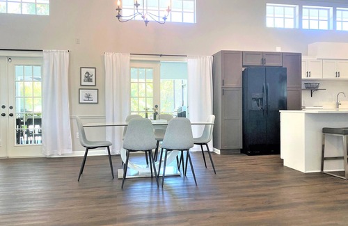 Palm River Estates House | Spa like vacation house! All in 7 min from the beach and Mercato .