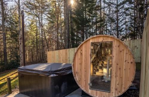 Fletcher House | Spa Lodge Sleeps 9 Sauna Hot Tub Mtn Views