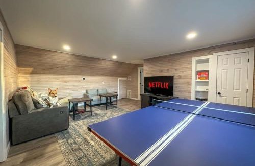 Fletcher House | Spa Lodge Sleeps 9 Sauna Hot Tub Mtn Views