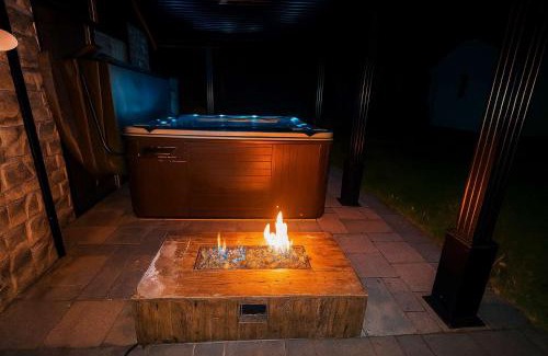 Saint-Zacharie Ski Chalet | Spa & Nature Waterfront - Le Chalet Le Shack