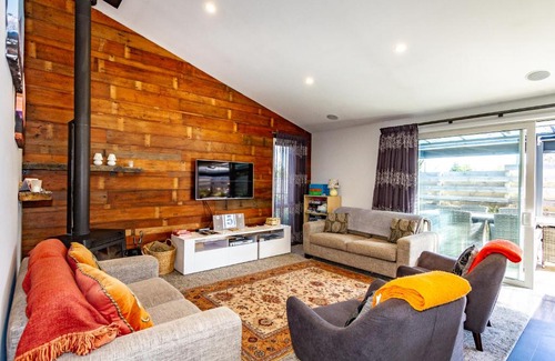National Park Village House | Spa Pool Serenity - National Park Holiday Home