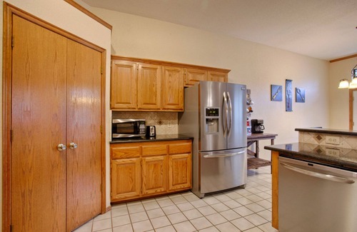 Edmond House | Space and lots of Comfort with 2,400 sq ft!