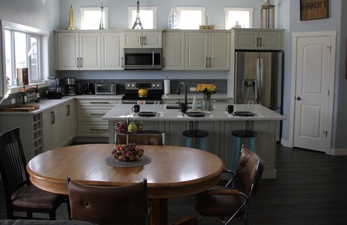 Red Deer House | Space to Stay in Style in Red Deer