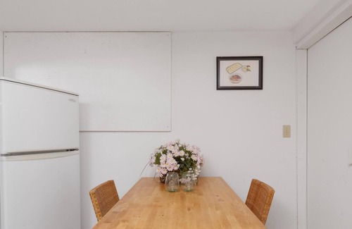Lynn Valley House | Spacious 2 Bedroom Private Basement 1 Minute Walking Distance From Lynn Canyon Trails