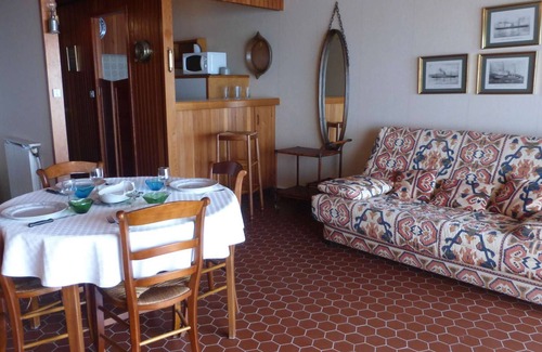 Saint-Gilles-Croix-de-Vie Apartment | Spacious apartment on 1st floor with balcony, sea view, double garage in Saint-Gilles-Croix-de-Vie