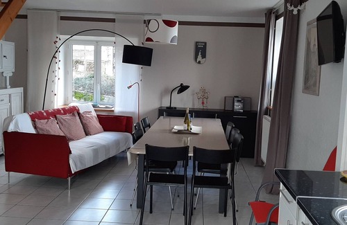 Besse-en-Chandesse Apartment | Spacieux Appart Triplex - Très Bien Situé - Prox Super Besse et Commerces