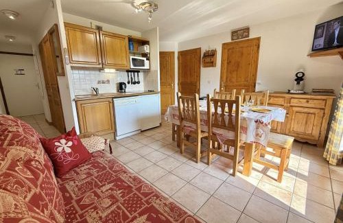 Praz-sur-Arly Apartment | Spacieux 3 pièces à Praz-sur-Arly, balcon sud-ouest, garage, proche centre et remontées mécaniques - FR-1-603-16