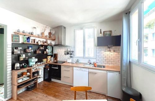 Quartier des Grandes-Carrieres Apartment | Spacieux apparemment 2 grand lit reparti dans 2 chambres