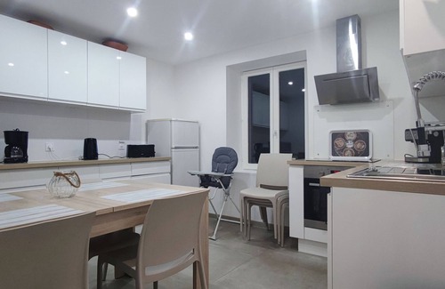 Guebwiller Apartment | Spacieux et Serein Avec Patio, Barbecue et Wifi