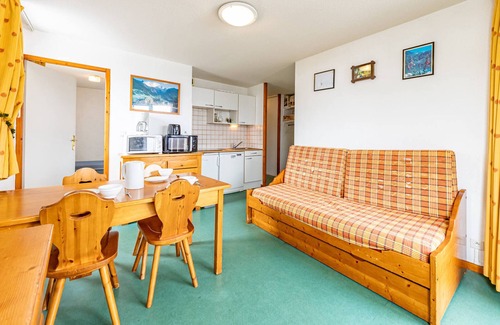 Saint-Francois-Longchamp Apartment | Spacious 2-BR Apartment for 7 with Balcony, Near Slopes and Shops
