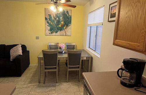 Lake Havasu City Apartment | Spacious 1 bedroom sleeps 6. Pool, Boat Parking. Walking distance to Downtown
