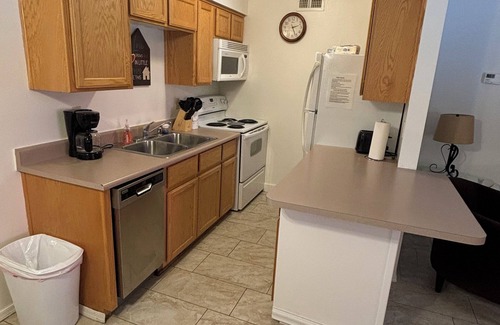 Lake Havasu City Apartment | Spacious 1 bedroom sleeps 6. Pool, Boat Parking. Walking distance to Downtown