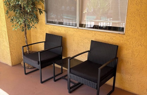 Lake Havasu City Apartment | Spacious 1 bedroom sleeps 6. Pool, Boat Parking. Walking distance to Downtown