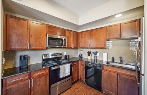 Rural North Boulder Apartment | Spacious 1 bedroom 1.5 bath Apt Gym, Garage, King