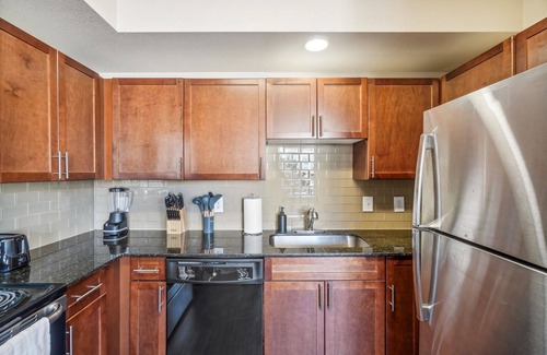 Rural North Boulder Apartment | Spacious 1 bedroom 1.5 bath Apt Gym, Garage, King
