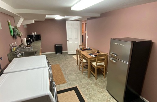 Alameda Apartment | Spacious 1 Bedroom Apt in Alberta/Alameda Neighborhood