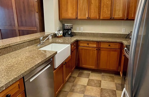 Ludlow Condo | Spacious 1 Bedroom full condo that Sleeps 6 at Jackson Gore on Okemo with A/C