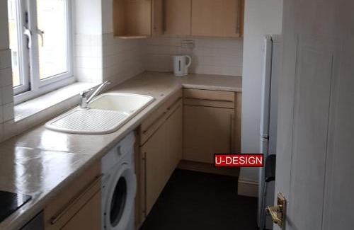 Luton Apartment | Spacious 1 Bedroom - Luton and Dunstable Hospital