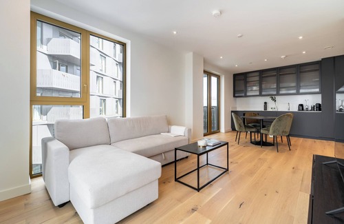 Tottenham Hale Apartment | Spacious 1 BR City View Apartment - 15 min from West End