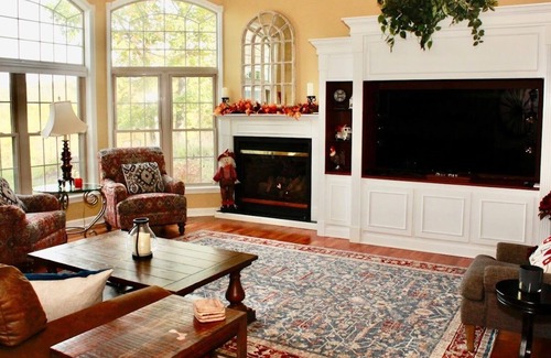 Chester Depot House | Spacious 1-level ranch, mtn. views, htd. flrs , fire pit, 10 mi. to Okemo!