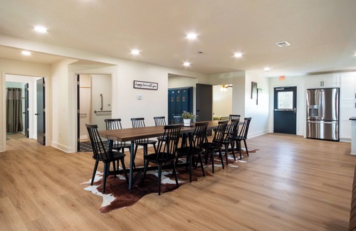 Elizabethtown House | Spacious 11-bedroom home sleeps 22 in Elizabethtown