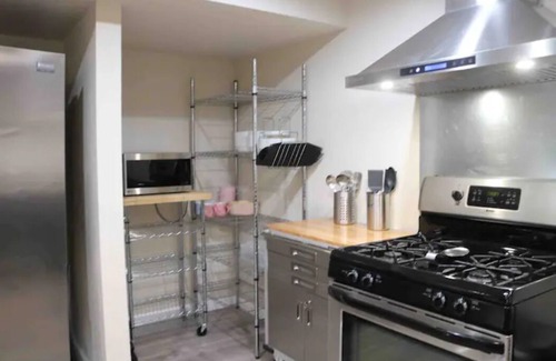 Northglenn House | Spacious 1700 sq ft. | 3 bedroom | ♛ Suite
