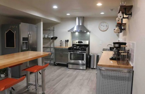 Northglenn House | Spacious 1700 sq ft. | 3 bedroom | ♛ Suite