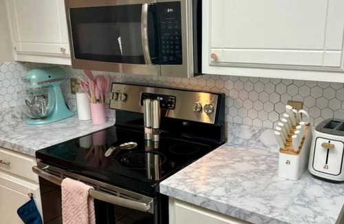 Oklahoma City House | Spacious 1Bd/1bath, Dog Friendly Townhome in safe area, NW Oklahoma City w/WiFi