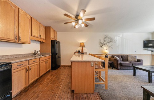 Truckee Condo | Spacious 1BR Condo w/Partial Lake View #222 at Donner Lake Village