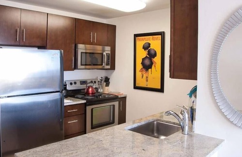 Hudson Exchange Apartment | Spacious 1BR | Gym | steps from PATH | near NYC | by GLS