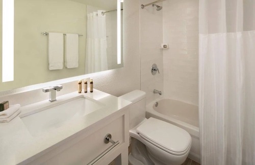 Islamorada Resort | Spacious 1BR Suite w/Kitchenette, Outdoor Pool, Free Parking & Pet Friendly