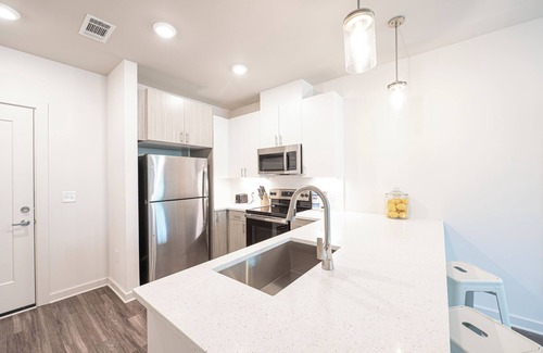Bolton Apartment | Spacious 1br West Midtown/New Building Free Parking, Pool, Washer & Dryer