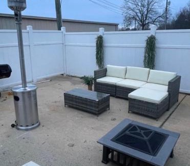 Lexington Apartment | Spacious 1king bd/2queen bd/* 1 mile from I-85
