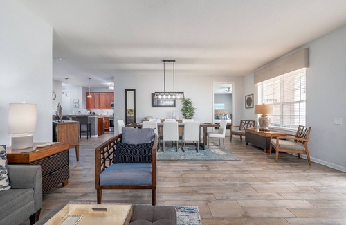 Florida Central Atlantic Coast Condo | Spacious 2,100 Sq Ft Lakeside Corner Condo at Vista Cay Near Top Attractions"