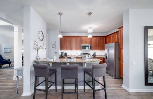 Florida Central Atlantic Coast Condo | Spacious 2,100 Sq Ft Lakeside Corner Condo at Vista Cay Near Top Attractions"