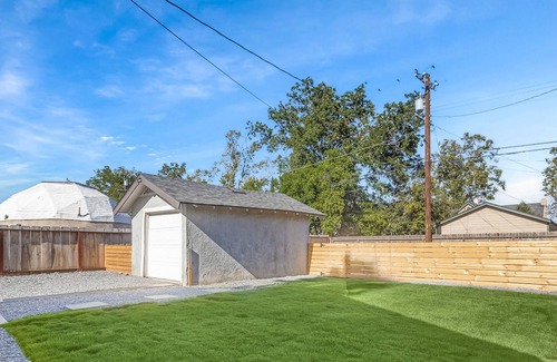 Tower District House | Spacious 2 BD W Fast WiFi-Perfect for Longer Stays
