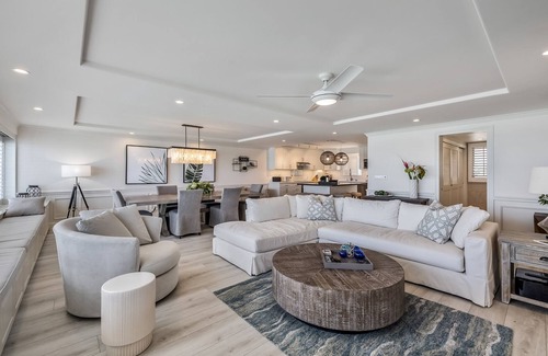 Diamond Head - Kapahulu - St. Louis Condo | Spacious 2 Bdrm Remodeled Oceanfront 01 unit