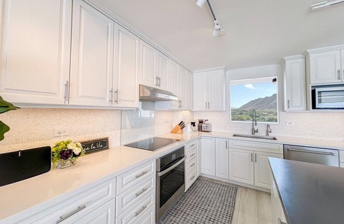 Diamond Head - Kapahulu - St. Louis Condo | Spacious 2 Bdrm Remodeled Oceanfront 01 unit