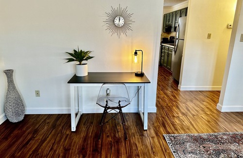 Knoxville Condo | Spacious 2 Bed, 1.5 Bath Condo. Safe, Clean & Stylish 4.3 miles to Downtown/UT