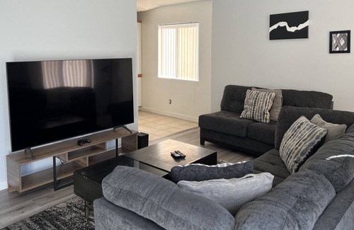 Windsor Square Apartment | Spacious 2 Bed 2 Bath Apartment